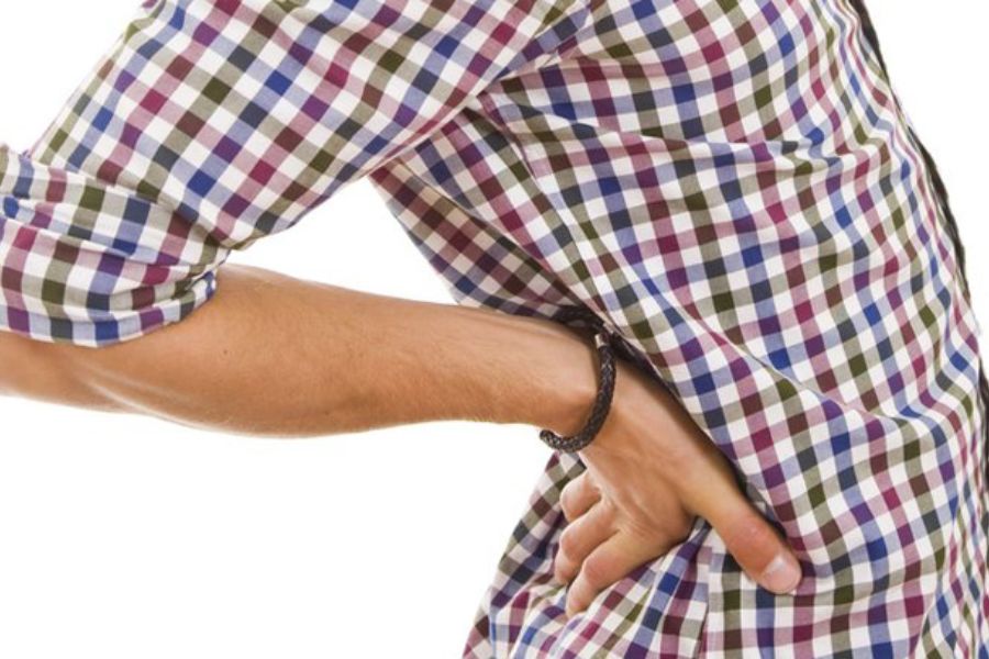 Gây đau lưng và ảnh hưởng đến cột sống