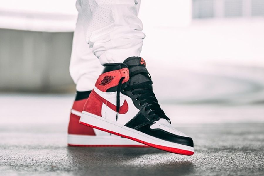 Giày Nike Air Jordan 1 Mid SE “Track Red”