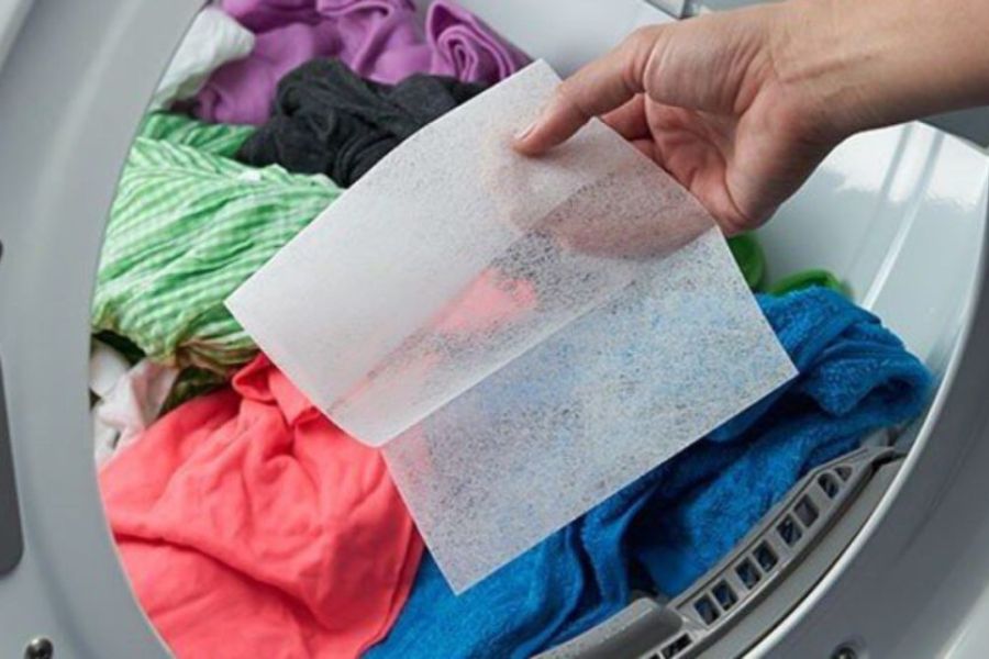 Fix Static Electricity On Clothes With Dry Paper Towels