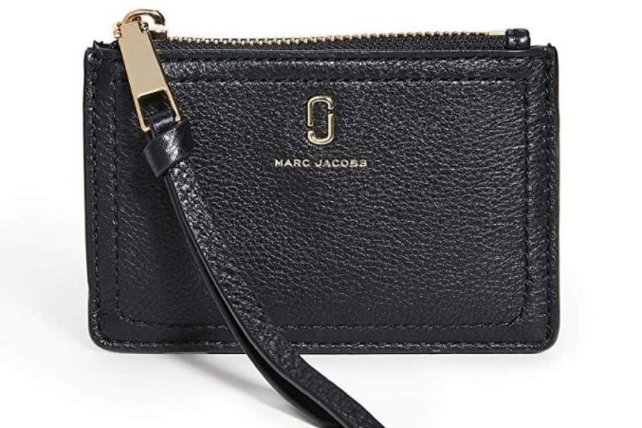 Mỗi chiếc ví tại Marc by Jacobs đều được làm từ chất liệu da thật cao cấp