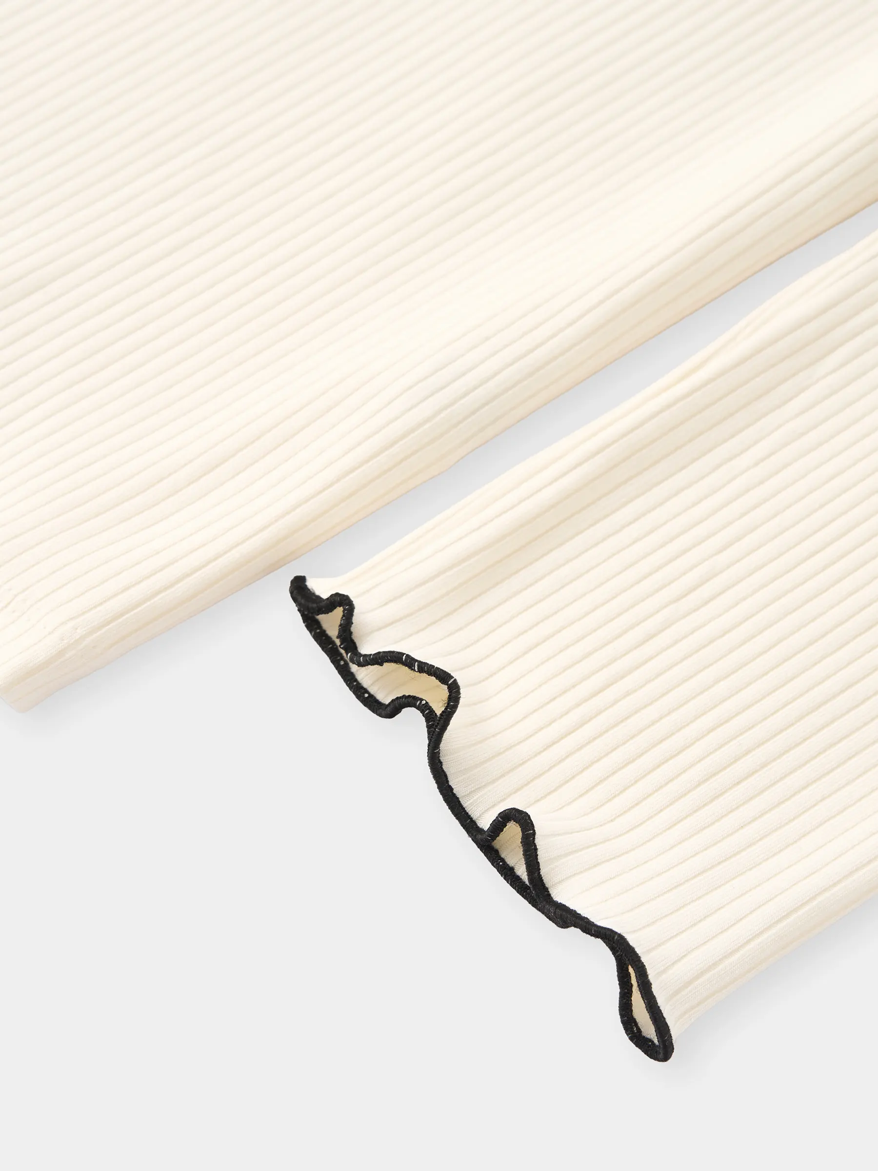 Set Bộ Đồ Mặc Nhà Nữ 5S Fashion Thêu Tinh Tế Phom Regular WBDAI25004