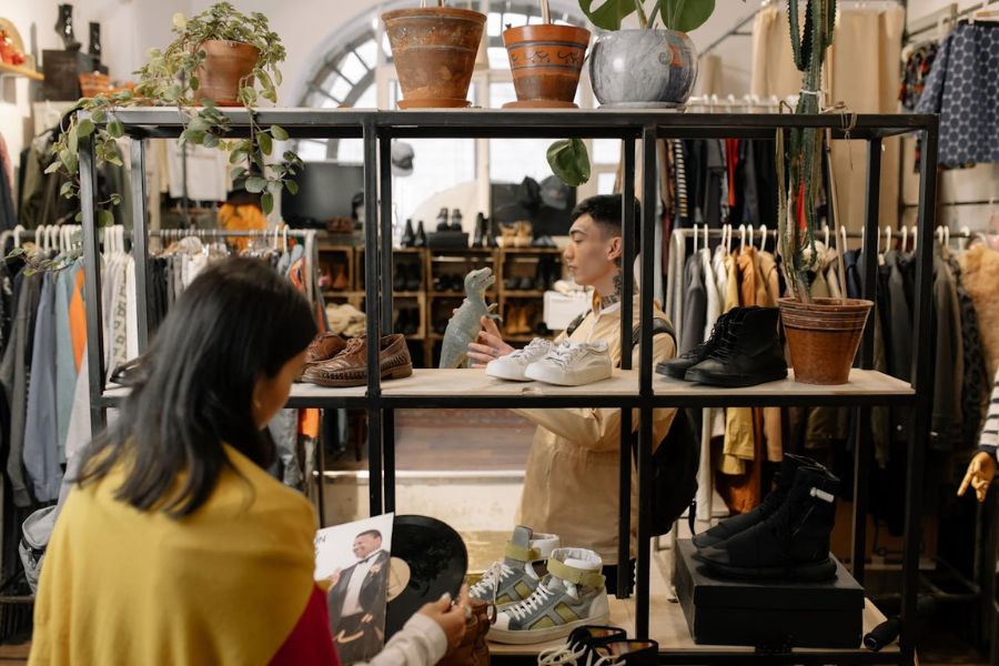 Mua hàng tại thrift shop tiết kiệm chi phí 