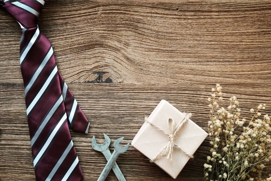 Tiêu chí tặng cà vạt cho thầy giáo đơn giản