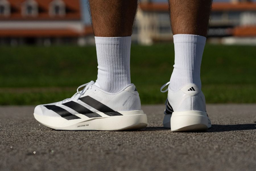 Adidas Evo S có thiết kế tối giản nhưng hiện đại