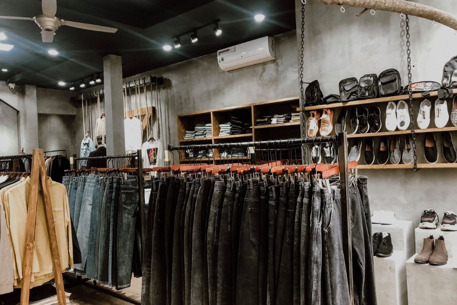 Phong cách trẻ trung, giá hợp lý – Denimst luôn nằm trong top được yêu thích nhất.