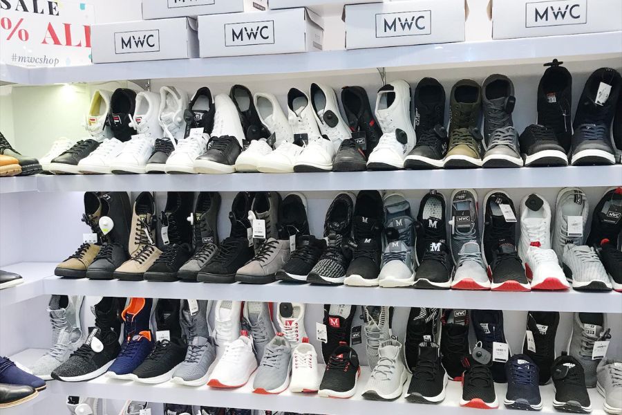 MWC Shop tự hào mang đến những mẫu giày chất lượng với mức giá hạt dẻ phù hợp với mọi nhu cầu 