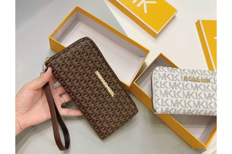 Ví cầm tay Michael Kors tiện lợi mang theo bên mình