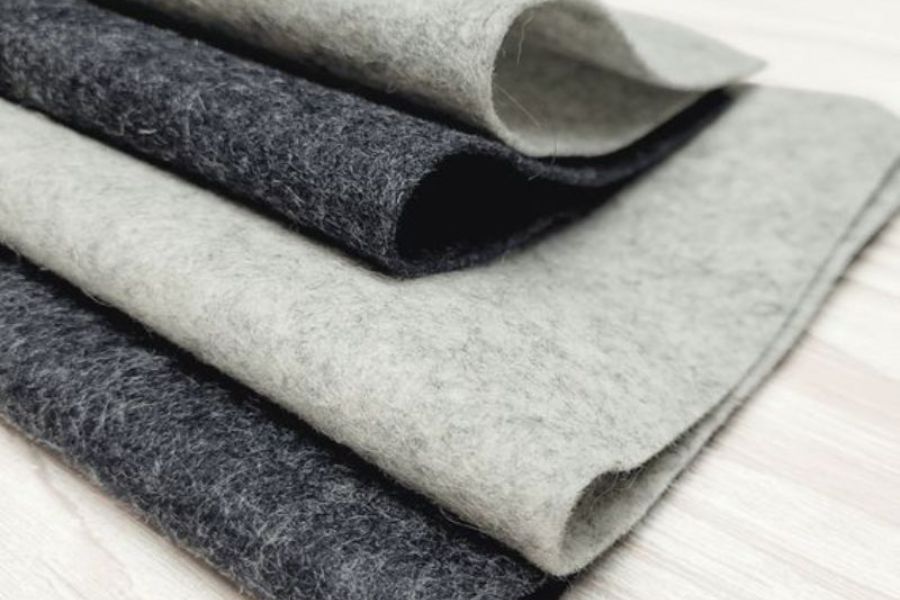 Fleece, Wool And Velvet Are Three Commonly Used Materials To Make Men'S Short Coats.