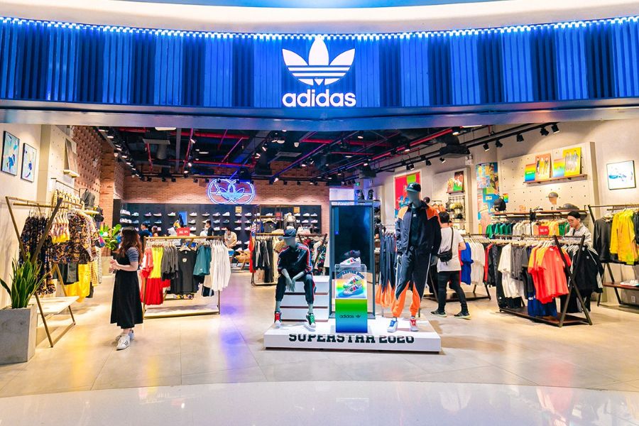 Shop giày thời trang nổi tiếng toàn cầu với những sản phẩm đình đám - Adidas 