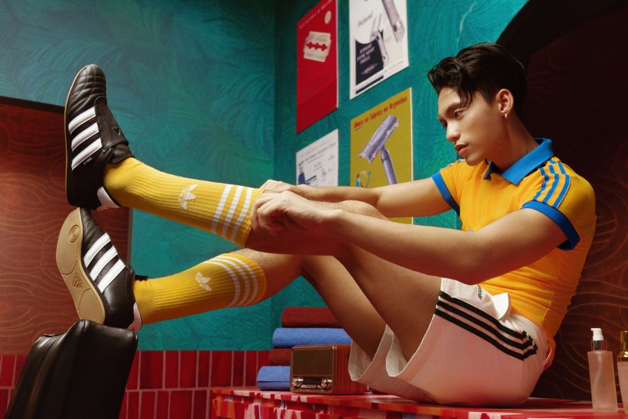 Sự xuất hiện của đôi giày adidas taekwondo trong MV "Đi tìm tình yêu" của Mono