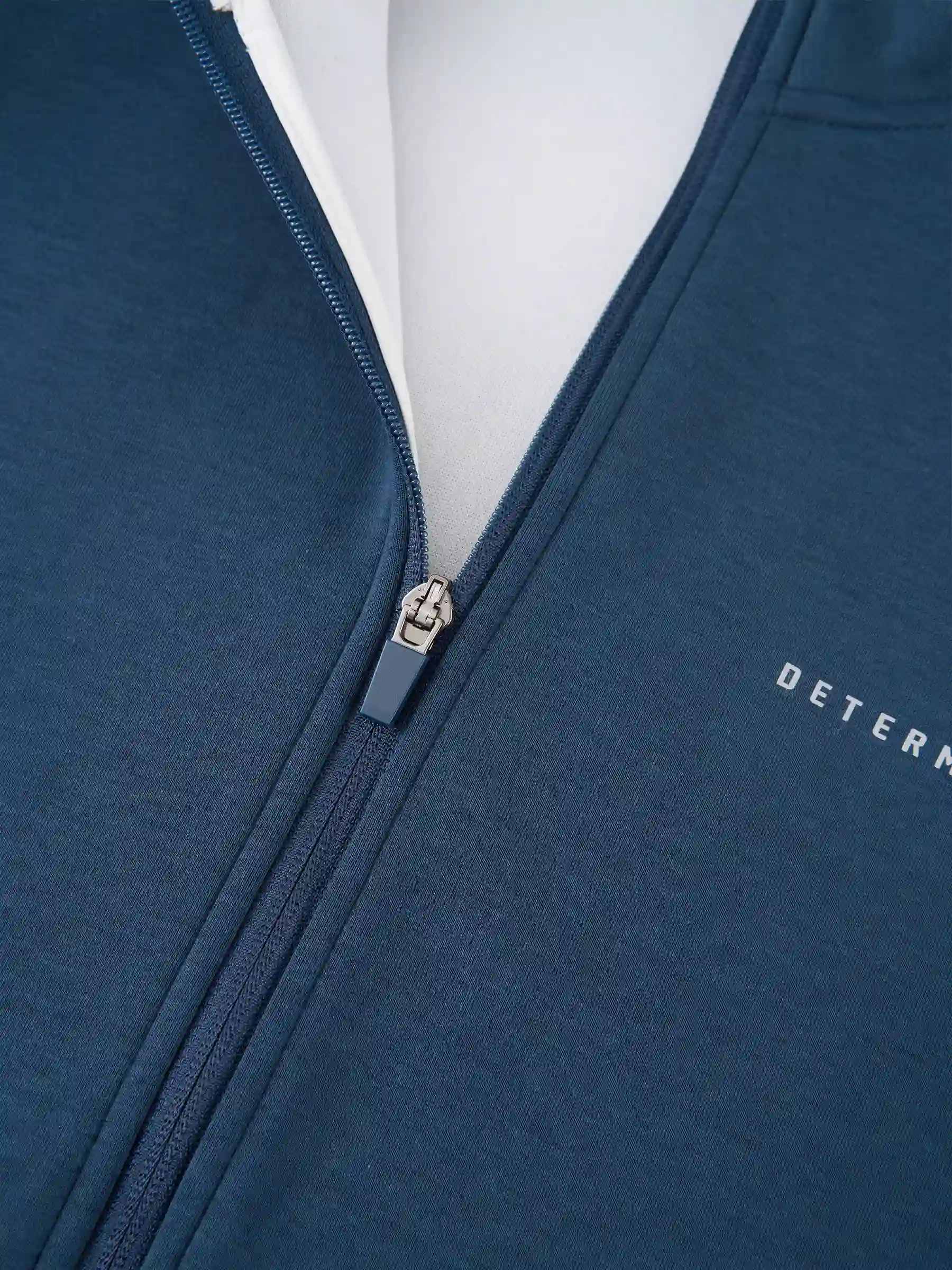 Áo Nỉ Nam Kéo Khóa 5S Fashion In Đơn Giản Phom Slimfit MBAKN25021