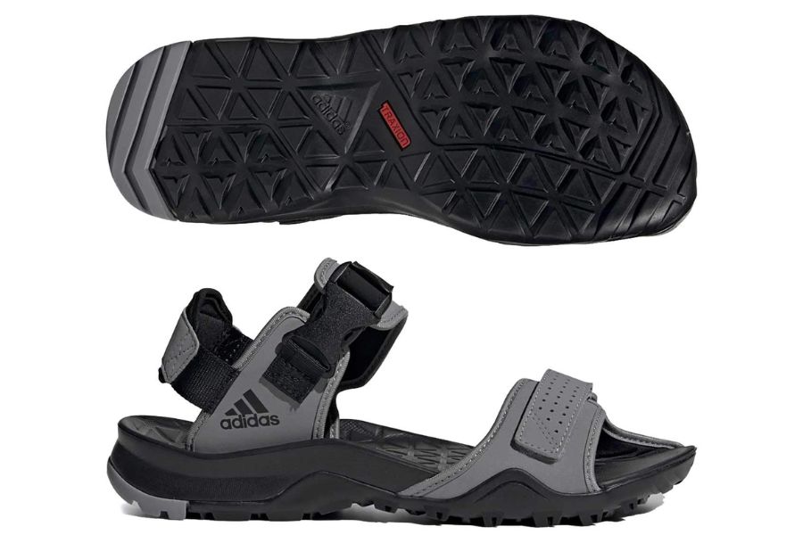 Adidas - shop bán giày sandal nam đẹp ở TPHCM với thiết kế trẻ trung và bền bỉ