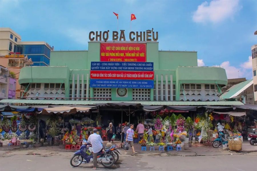 Chợ Bà Chiểu - Thiên đường mua sắm quần áo tại Sài Gòn