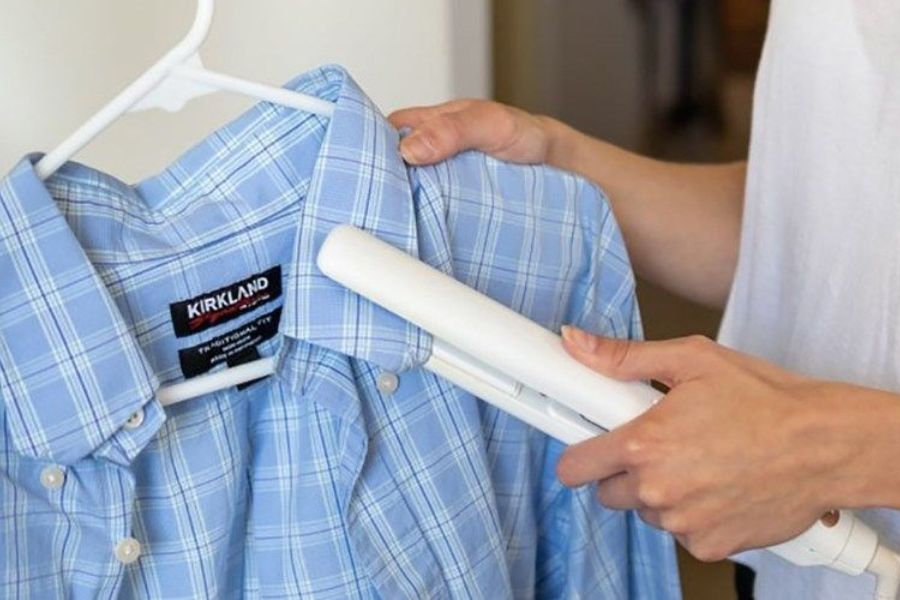 Chống nhăn quần áo bằng máy duỗi tóc