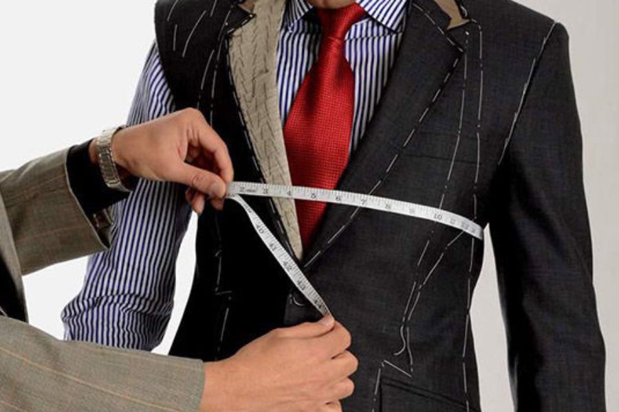 Nguyên tắc phối đồ nam vạm vỡ: Chọn đồ đặt may riêng