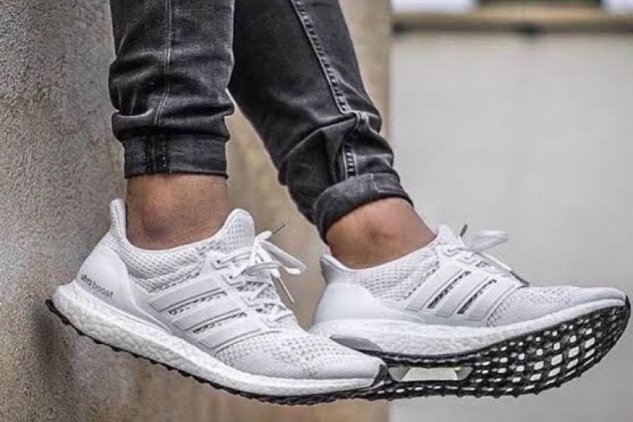 Nam chân to nên đi giày Ultra Boost