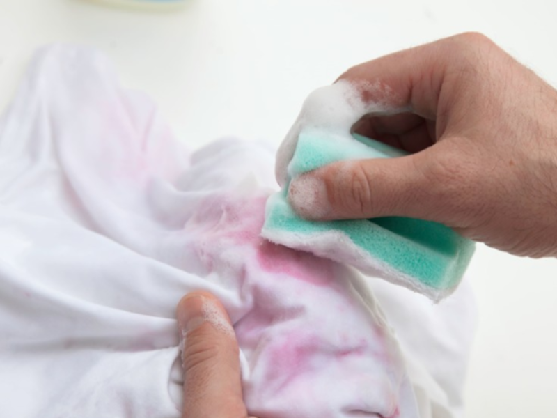 How To Remove Paint From Wet Clothes Very Simply