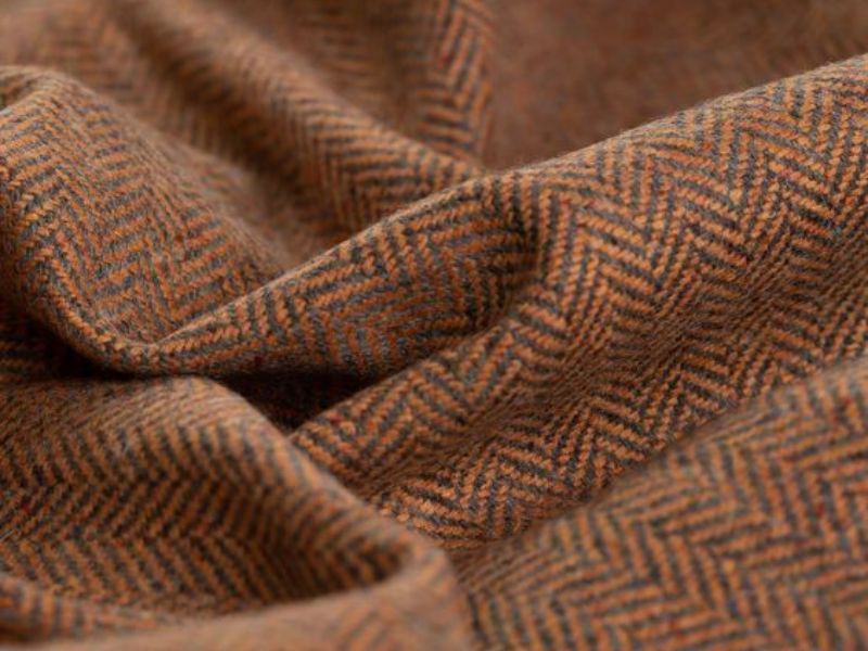 Tweed Donegal là loại vải dạ Tweed có bề mặt khá thô và sần sùi