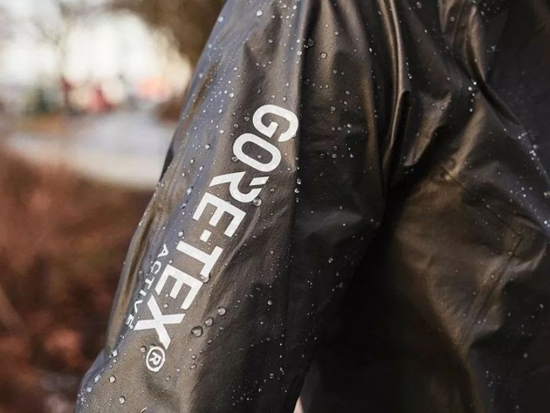 Vải Gore Tex có khả năng chống thấm nước vượt trội