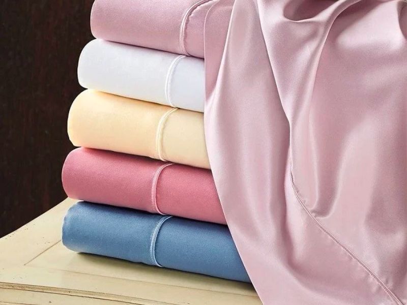 Vải lụa Hàn Châu mang đến cảm giác mềm mại và an toàn khi mặc lên người 