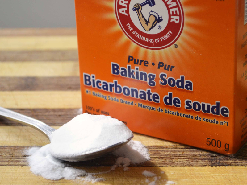 Cách chữa quần tây ủi bị bóng bằng baking soda