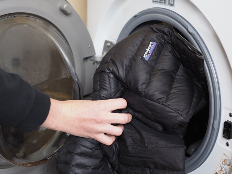 Giặt áo lông vũ bằng máy giặt tại nhà đúng cách