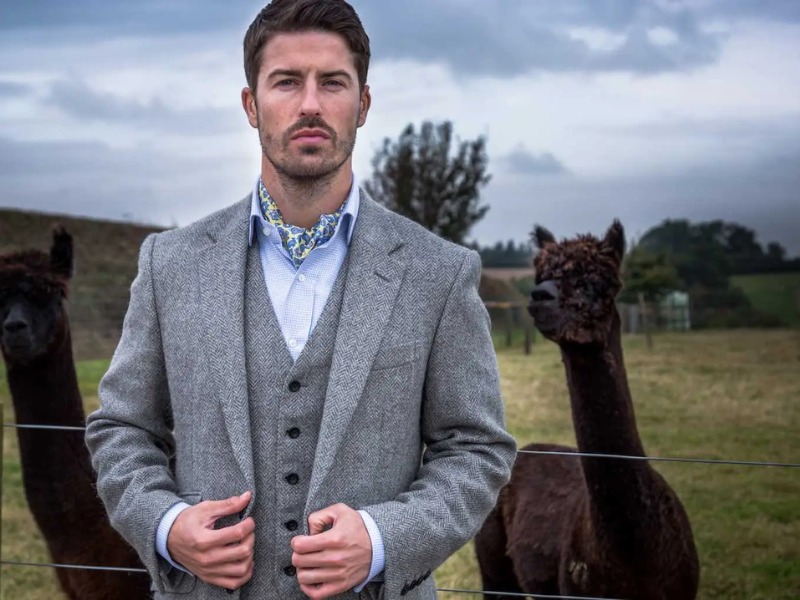 Bộ đồ complê bespoke của Wyvern Tailoring làm từ vải len Alpaca