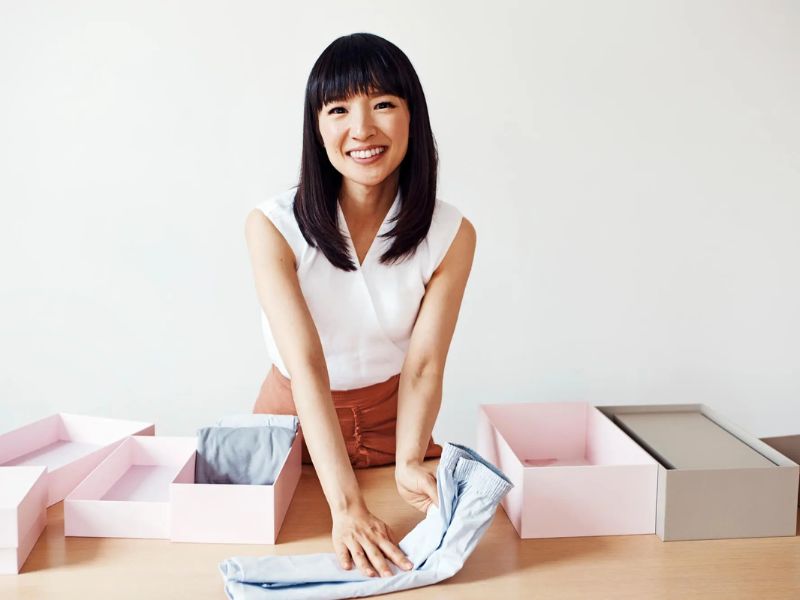 Marie Kondo truyền cảm hứng về phong cách dọn dẹp tủ đồ