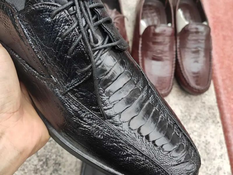 Using Ostrich Leather To Make Shoes 