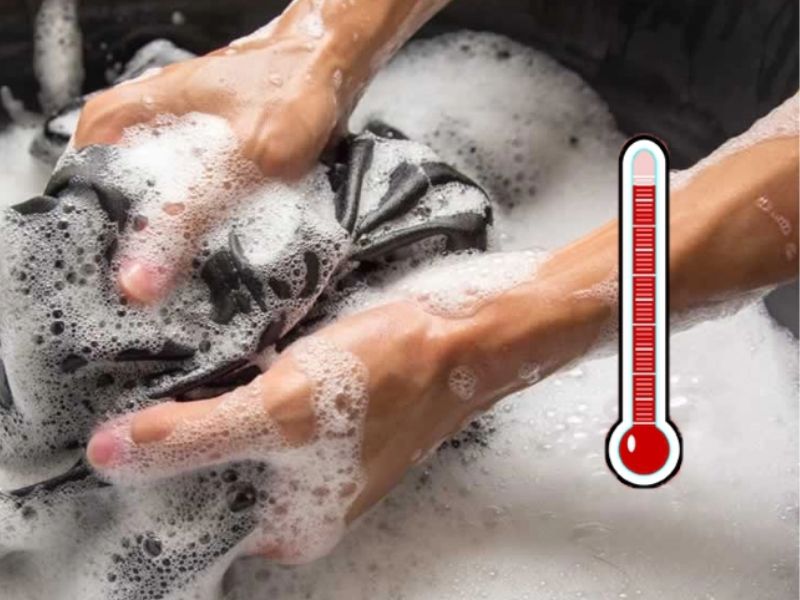 Giặt quần áo bằng nước nóng giúp tăng khả năng diệt khuẩn