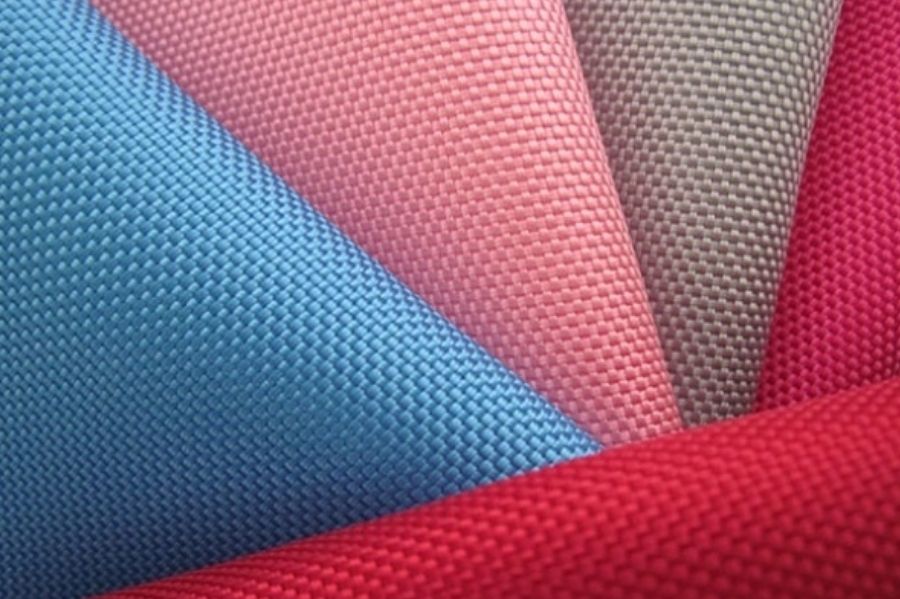 Vải sợi PE là tên viết tắt của Polyester được sản xuất từ phản ứng hoá học