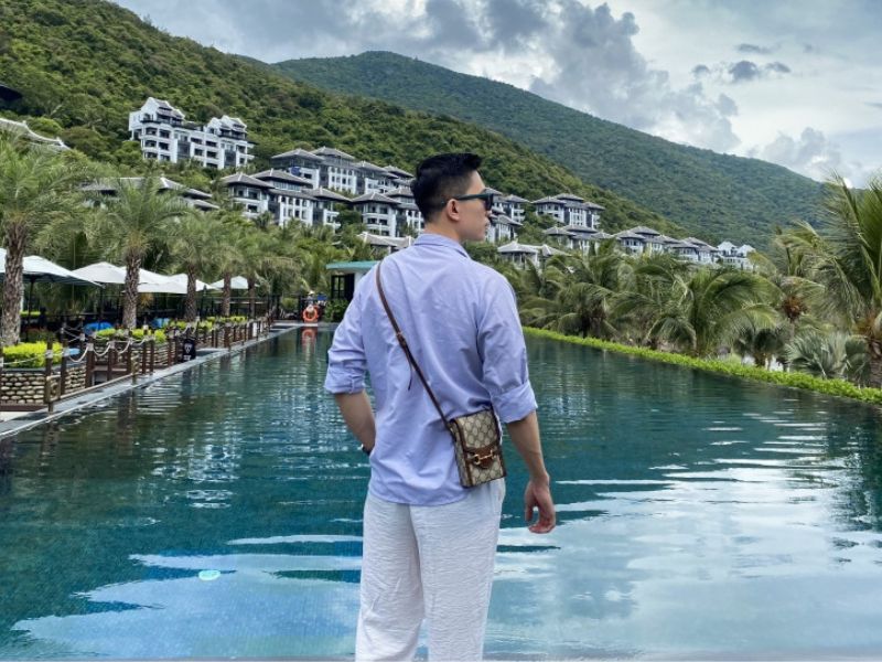 Chọn outfit đi resort với chất vải mỏng nhẹ