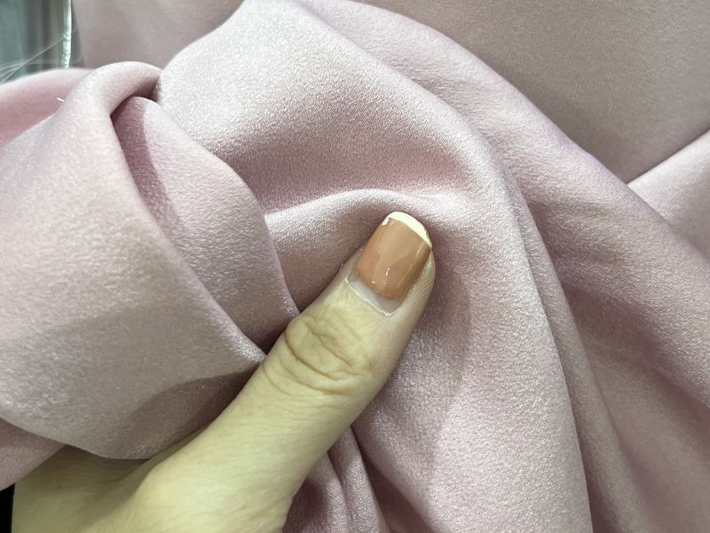 Wet Silk Fabric Has The Advantages Of Being Soft, Breathable, And Absorbent.