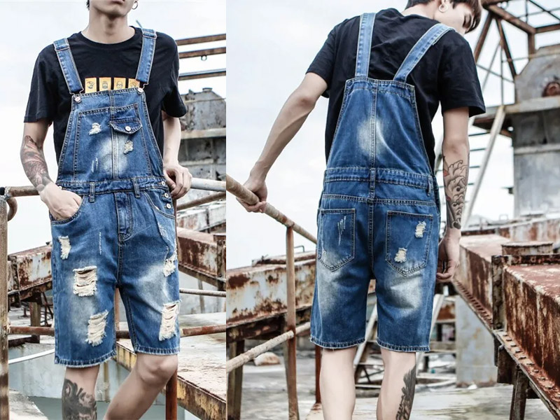 Chiếc quần yếm short jean này sẽ phù hợp cho những chàng trai cá tính