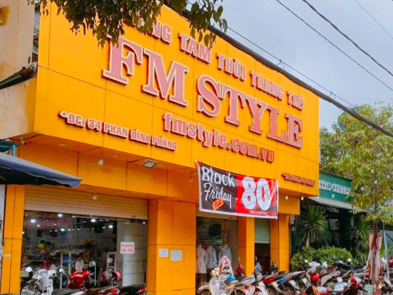FM Style mang lại đa dạng phong cách thời trang được cập nhật theo xu hướng thời trang mới nhất của giới trẻ 