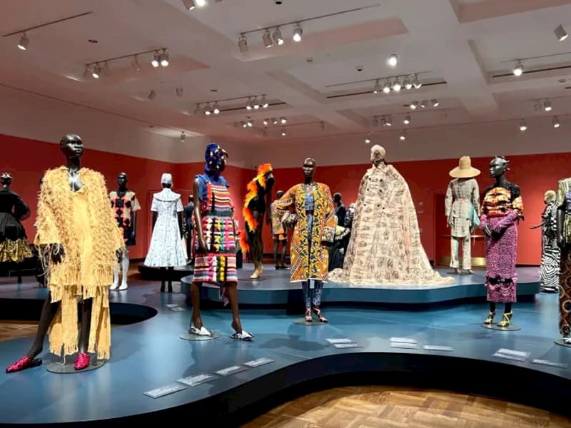 Trang phục, phụ kiện mang archive fashion style còn là hiện thân của lịch sử đương đại