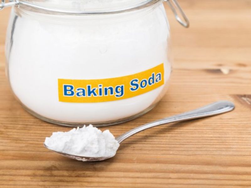 Cách giặt quần trắng bị dính màu bằng baking soda 