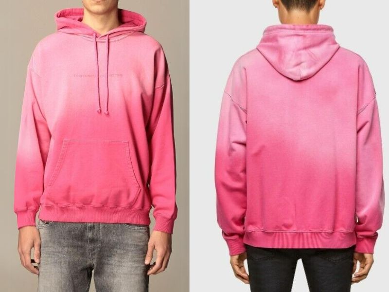 Màu loang hồng của chiếc hoodie giúp chiếc áo thêm phần độc đáo