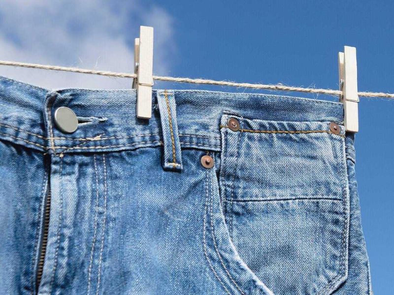 Washing Clothes With Salt Helps Eliminate Fading Problems