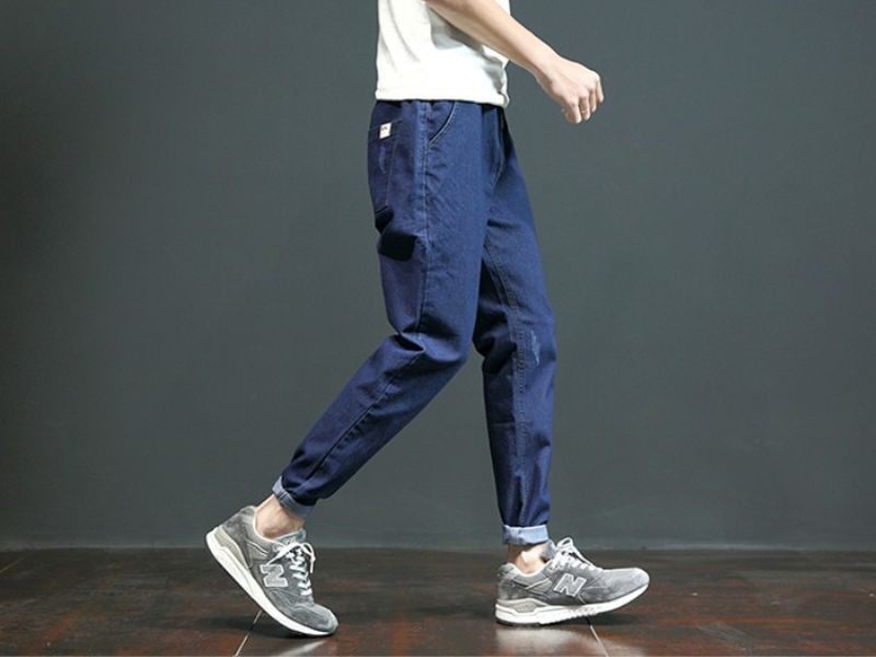 Quần baggy jean túi chéo cũng là một trong những mẫu quần được nhiều chàng trai yêu thích