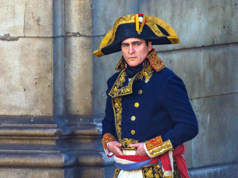 Áo khoác hoàng gia Napoleon Jacket qua các thời kỳ như thế nào?
