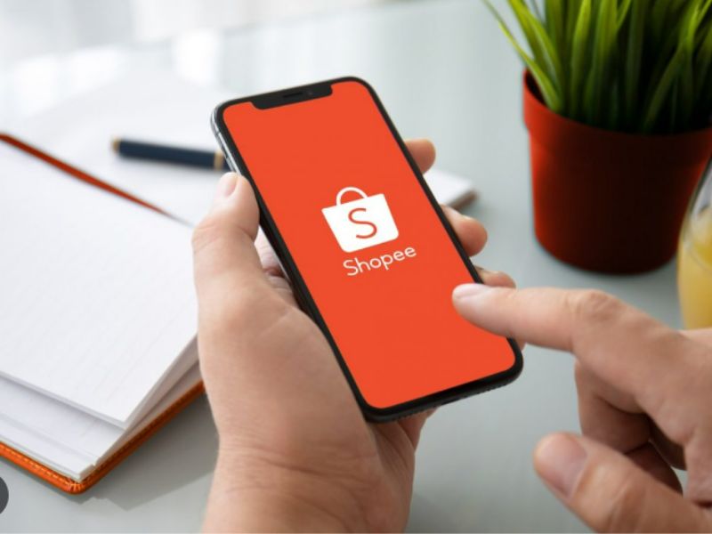 Có nên mua quần áo trên Shopee không?