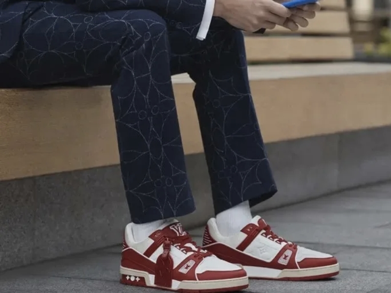 Phối giày Louis Vuitton với vest lịch lãm