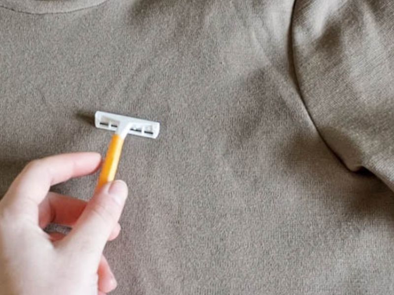 Dao cạo giúp loại bỏ lông xù của áo hoodie