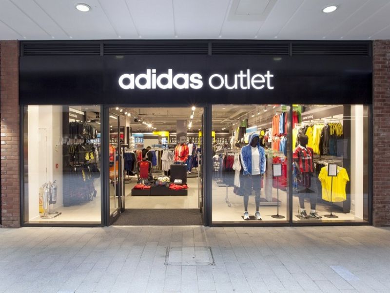 Cửa hàng outlet của Adidas