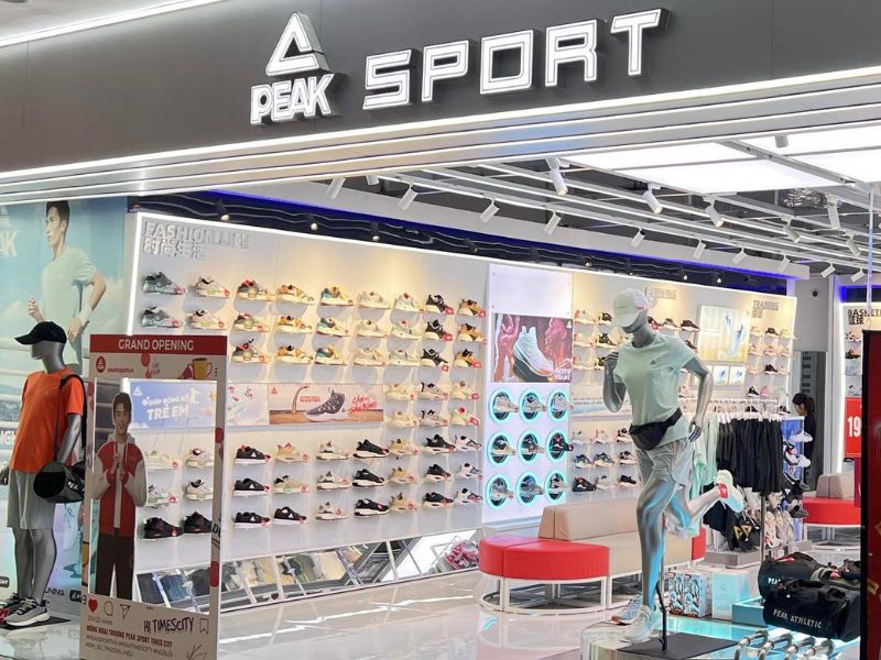 Shop quần áo thể thao nam TPHCM Peak Sport