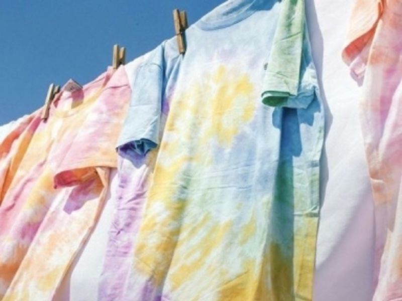 Tie-dye được biết đến như là một loại kỹ thuật nhuộm vải không theo bất kỳ quy tắc nào 