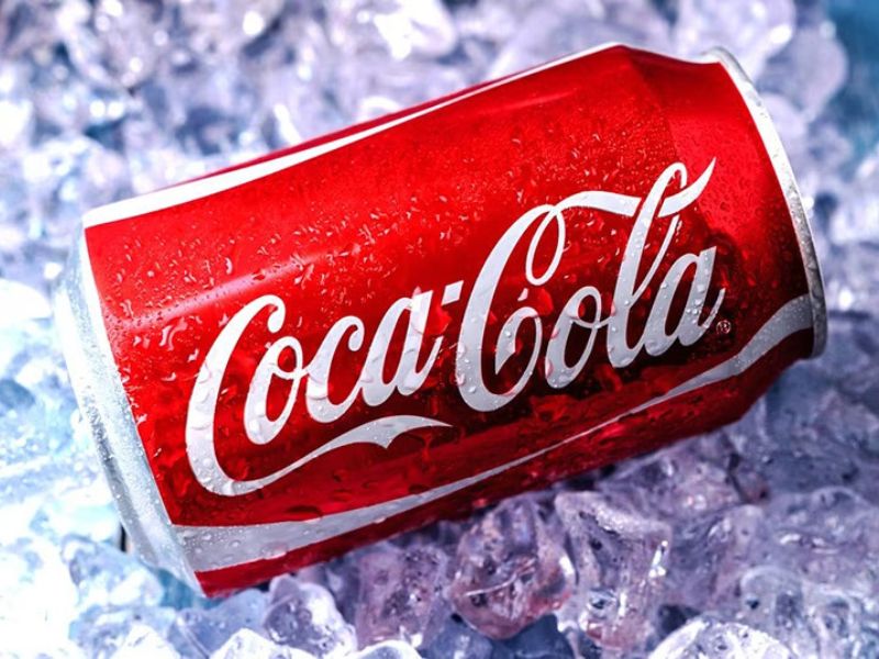 Hướng dẫn tẩy quần áo màu bị mốc đen bằng xăng và nước Coca