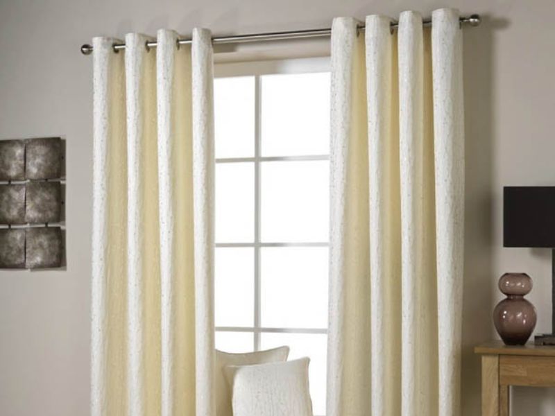 Rèm cửa làm từ vải sợi pha được sử dụng phổ biến trong nội thất
