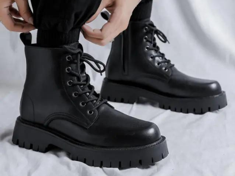 Combat boots